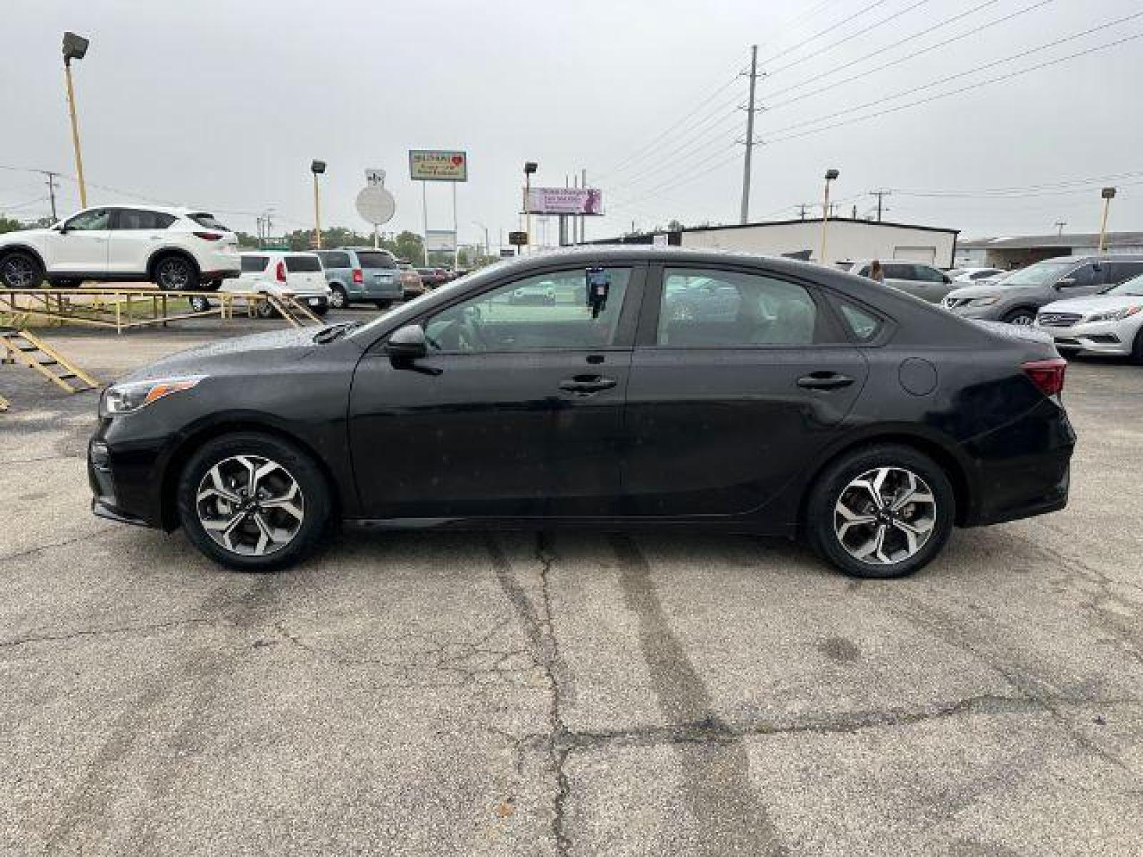2020 BLACK Kia Forte FE (3KPF24AD4LE) with an 2.0L L4 DOHC 16V engine, Continuously Variable Transmission transmission, located at 2715 W Pioneer Pkwy, Arlington, TX, 76013, (817) 265-9009, 32.710262, -97.153236 - Photo #2