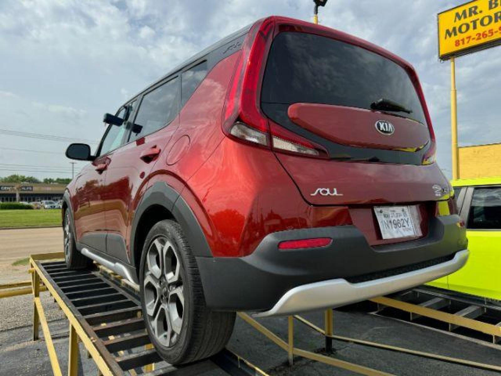 2021 MAROON Kia Soul X-Line (KNDJ23AU1M7) with an 2.0L L4 DOHC 16V engine, Continuously Variable Transmission transmission, located at 2715 W Pioneer Pkwy, Arlington, TX, 76013, (817) 265-9009, 32.710262, -97.153236 - Photo #8